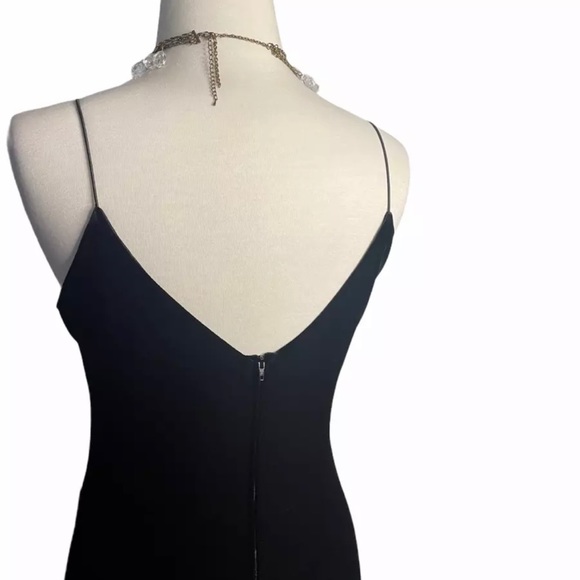 Elegant Black Midi Dress - Picture 5 of 10